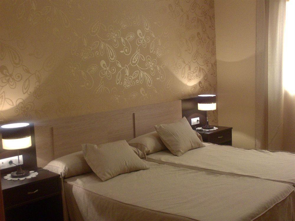 Hotel Los Chiles Villanueva Del Arzobispo Camera foto