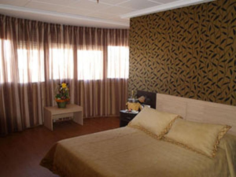 Hotel Los Chiles Villanueva Del Arzobispo Camera foto